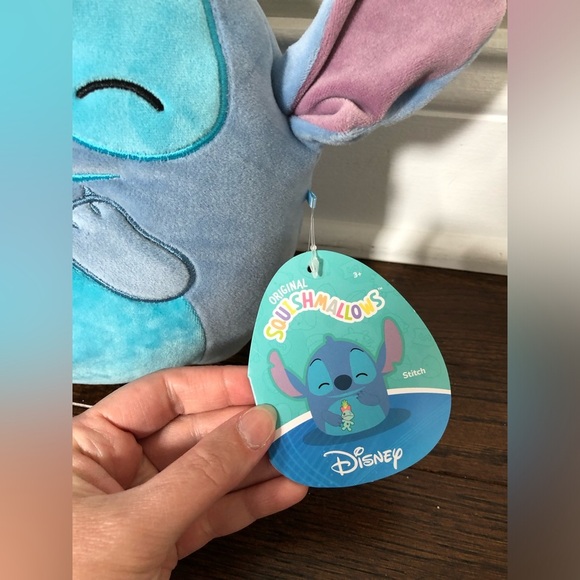 *NWT* Squishmallows x Disney Lilo & Stitch: 8” Stitch holding Scrump Plush Toy - Picture 3 of 9